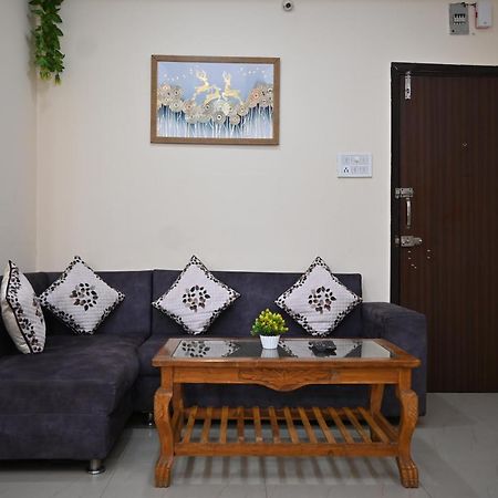Staeg Heart Of City 2Bhk - 201 인도르 외부 사진